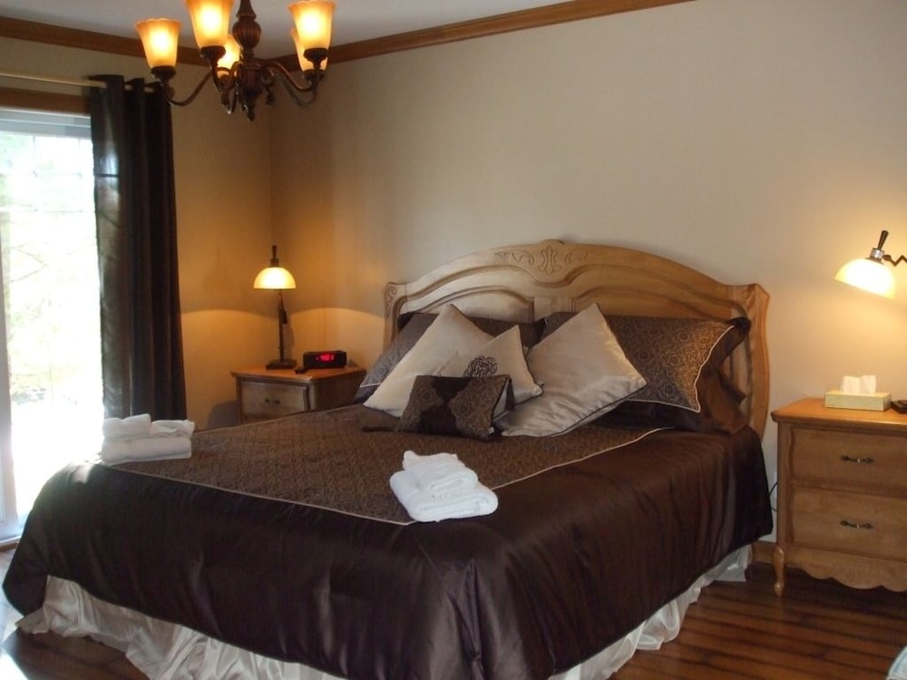 Standard Room, 1 King Bed (Victor-Victoria) photo 1