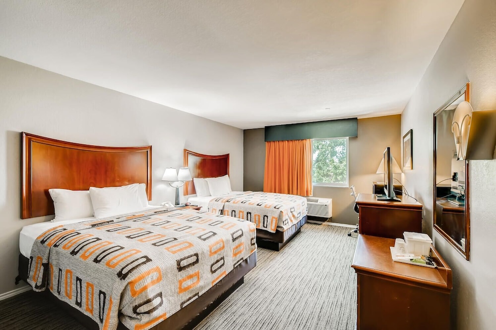 Standard Room, 2 Queen Beds - Photo 1