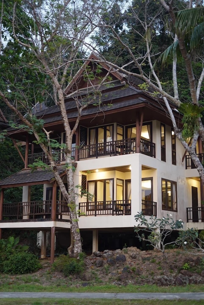 Beachfront Sea View Twin Room - Photo 9