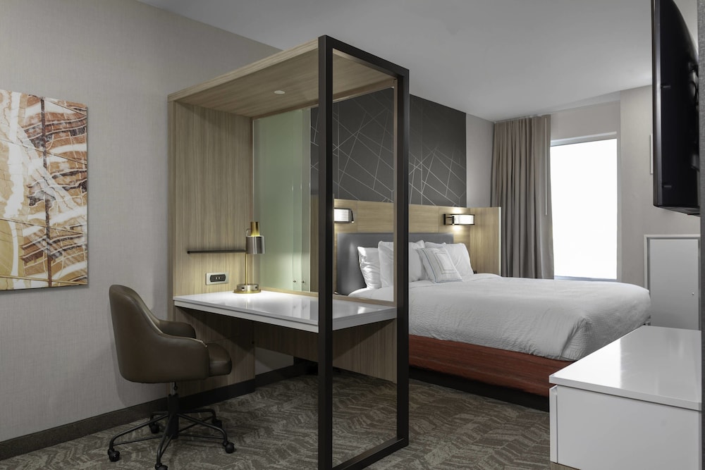 Suite, 1 King Bed (Mobility Accessible, Tub) photo 1