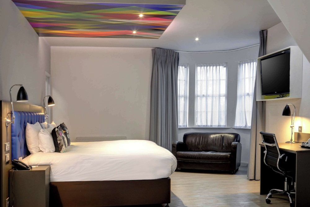 Standard Room, 1 King Bed, Non Smoking (Converts to 2 Twin Beds) - Photo 4