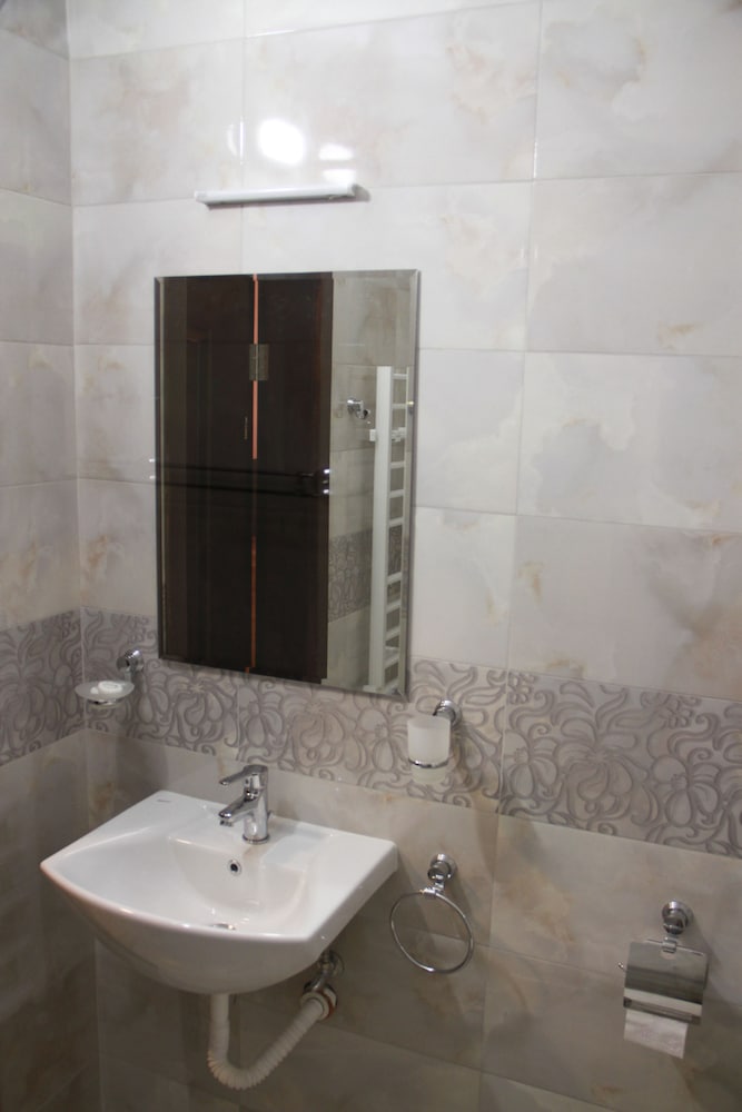Deluxe Studio Suite, 2 Bedrooms, Balcony, Mountain View photo 2