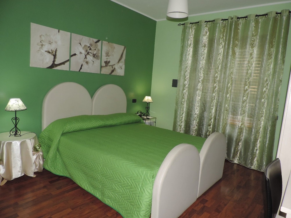 Deluxe Double or Twin Room, Balcony photo 1