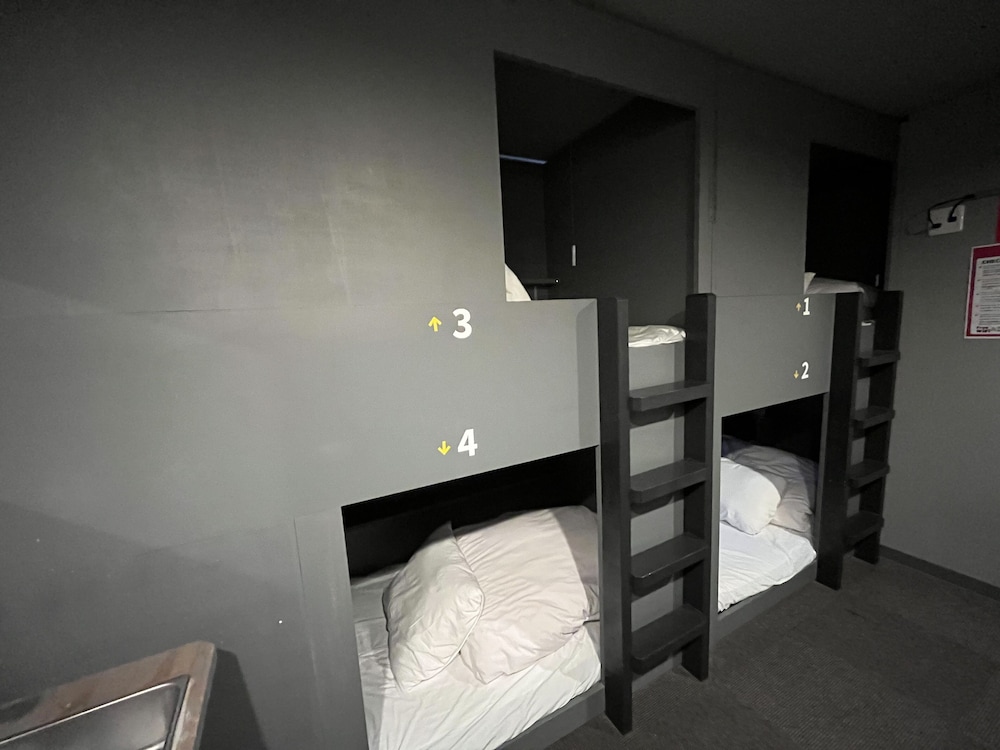 Family Room 6P photo 3