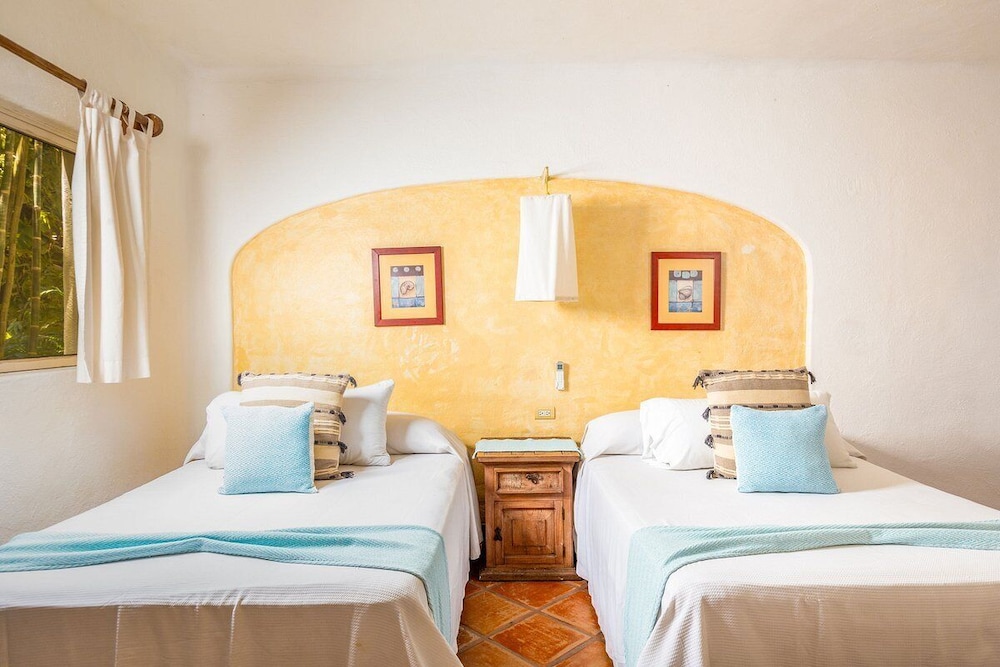 Deluxe Double Room, 2 Double Beds, Private Bathroom