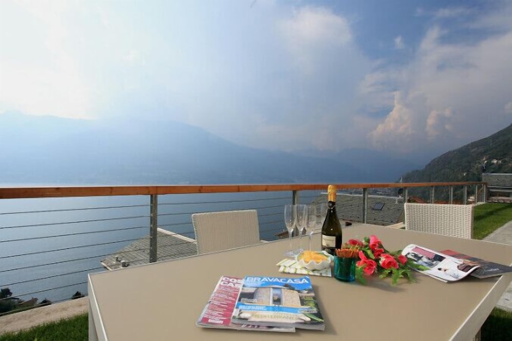 Family Apartment, Multiple Beds, 2 Bathrooms, Garden Area (Paradiso Del Lago T5) - Mountain View