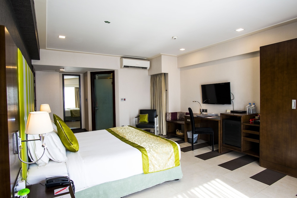 Grand Studio Suite photo 2