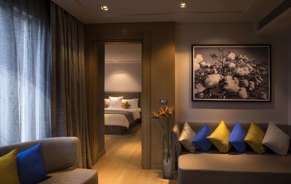 Suite, 1 King Bed (Executive Suite) photo 1