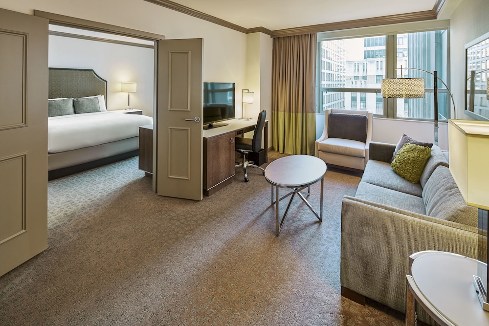 Classic Room, 1 King Bed, Mobility Accessible (Roll-In Shower)