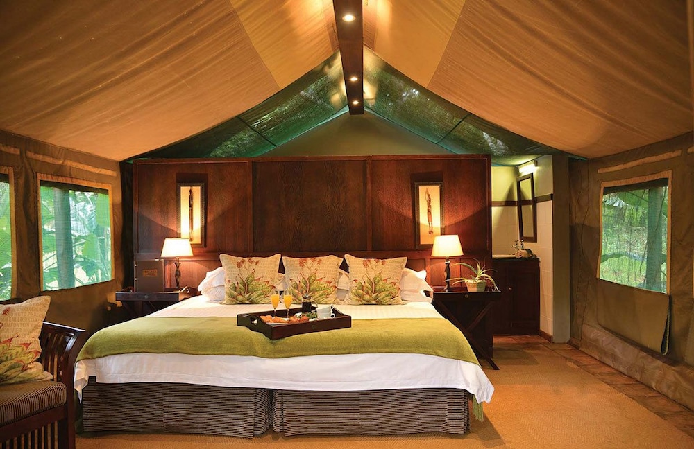 Luxury tented Accommodation twin photo 2