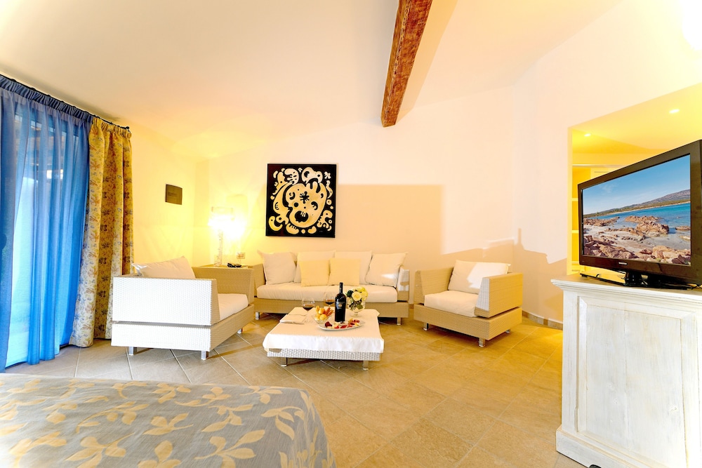 Junior Suite, 1 Double Bed, Patio, Sea View - Photo 1