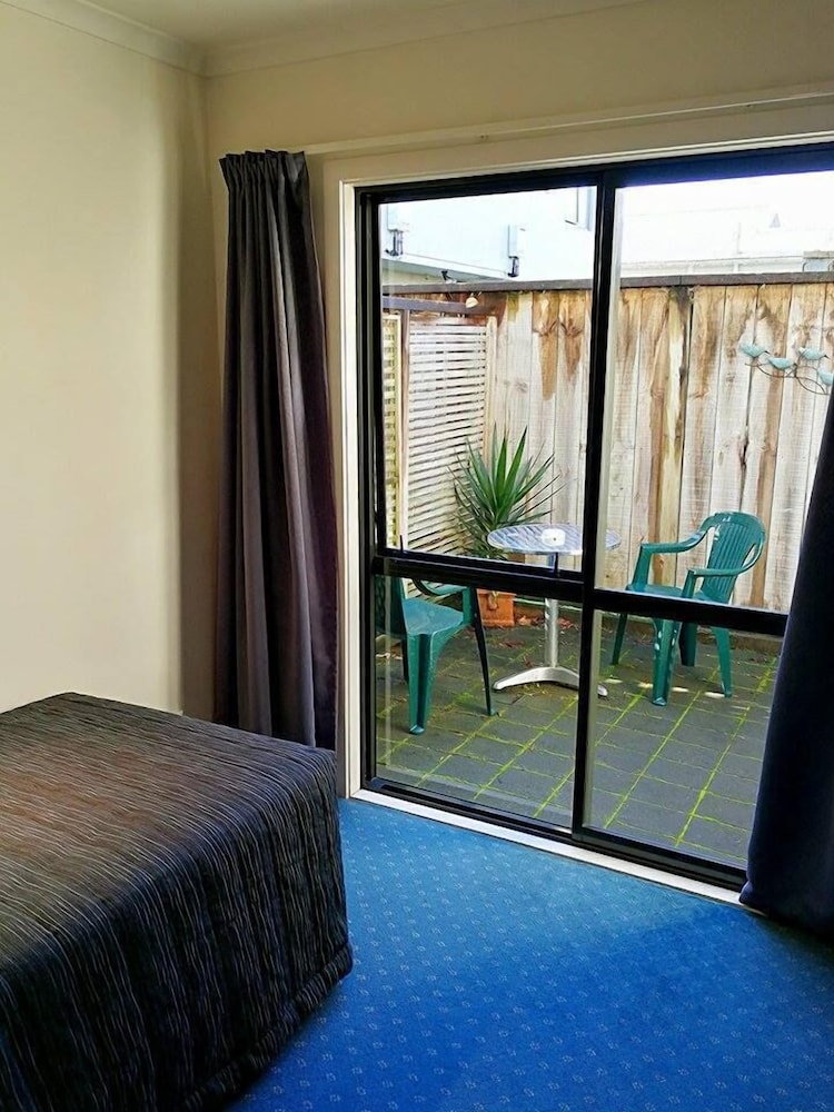 Queen Suite with Spa Bath photo 1