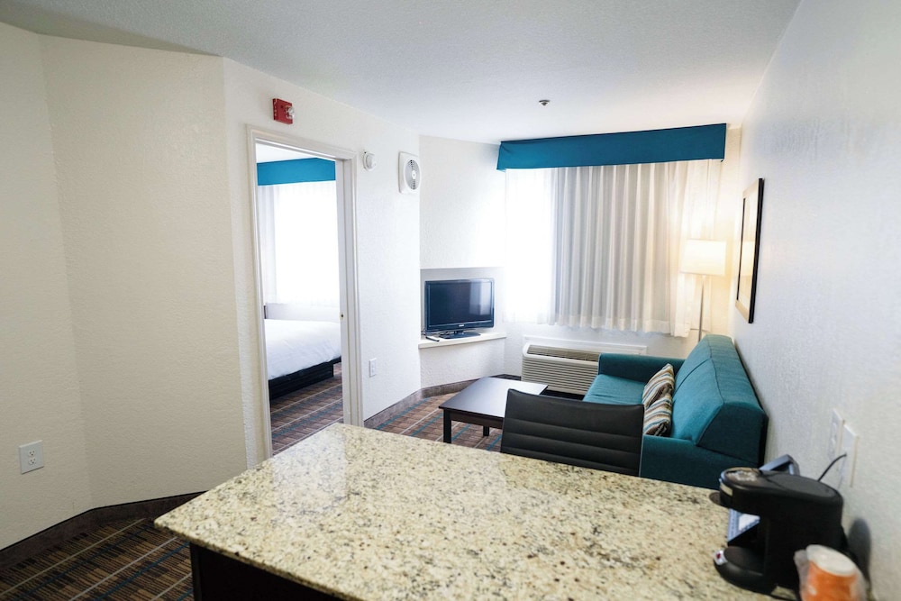 Suite, Multiple Beds, Accessible, Non Smoking - Photo 5