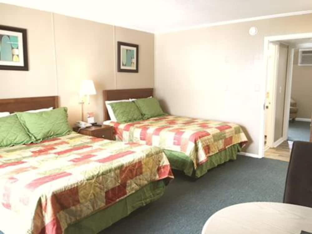 Standard Suite, Multiple Beds, Smoking, Resort View