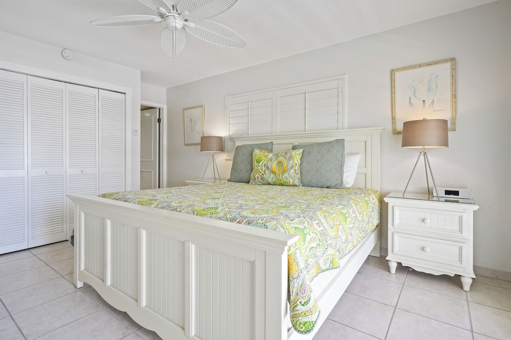 Condo 17, 2 Bedrooms, Ocean View photo 2