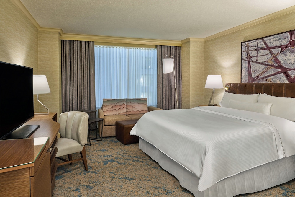 Traditional Room, 1 King Bed (Hearing Accessible) - Photo 2