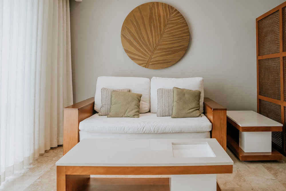Available room thumbnail 5