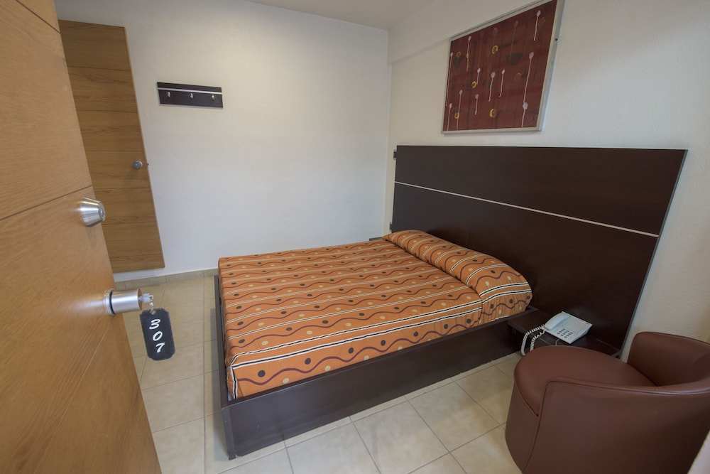 Standard Single Room, 1 Queen Bed - Photo 2