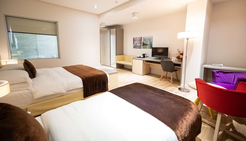 Deluxe Room, 1 Double Bed, Non Smoking, Bathtub (with Sofabed) photo 3
