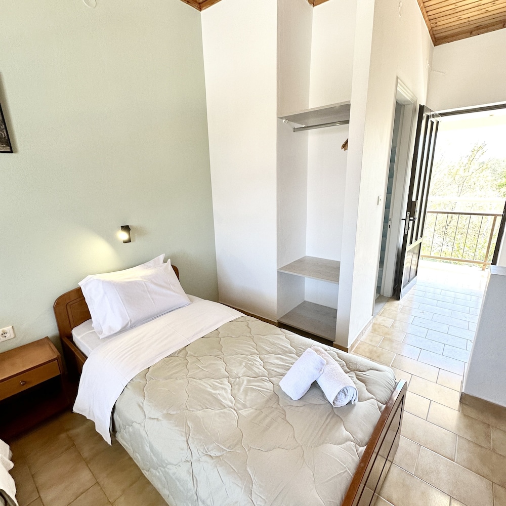 Standard Double or Twin Room photo 3