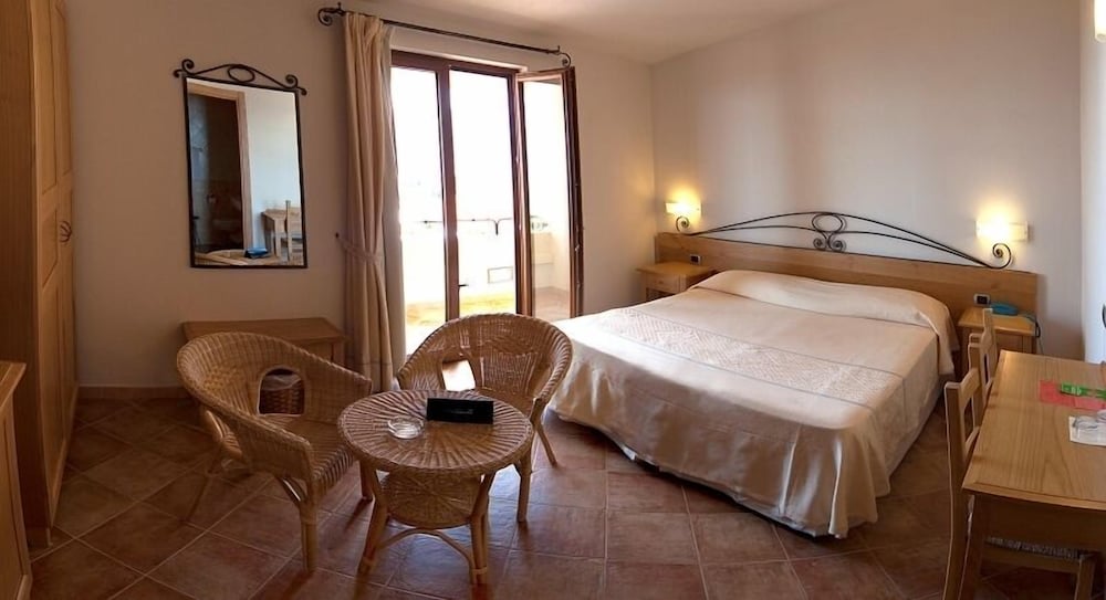 Exclusive Triple Room, 1 Bedroom, Hot Tub, Mountainside (Cala Goloritze)