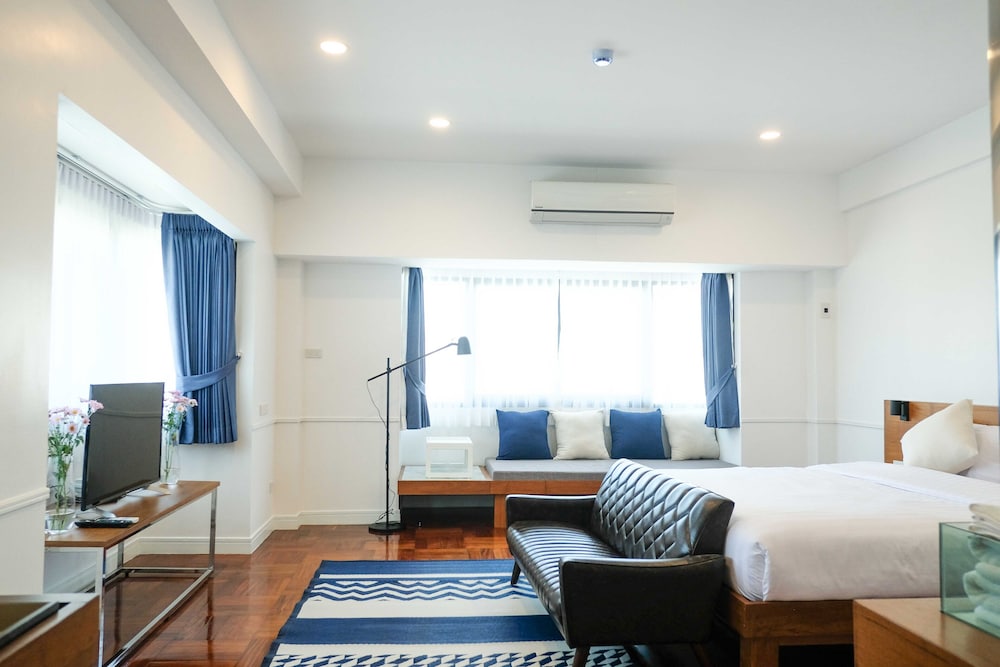 Grand Room - Photo 1