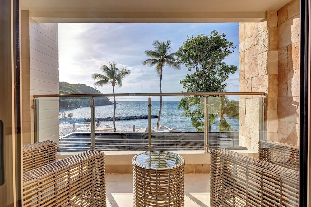Luxury Junior Suite Ocean View - Photo 17