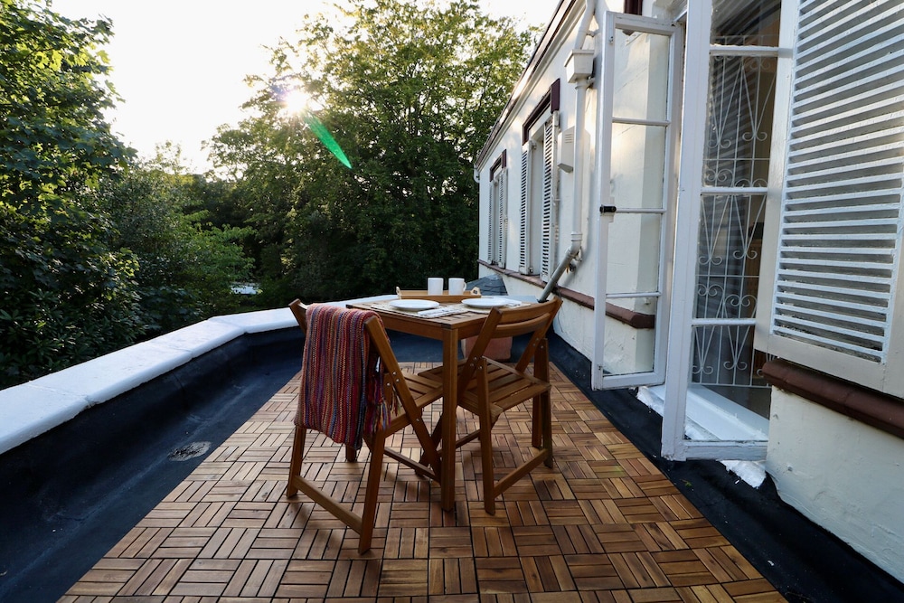 Deluxe Suite, Pool View (Not Pet friendly) photo 3