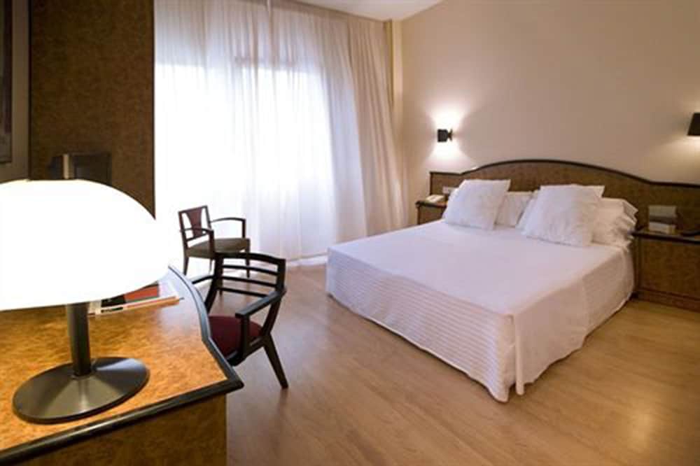 Standard Double Room Single Use photo 2
