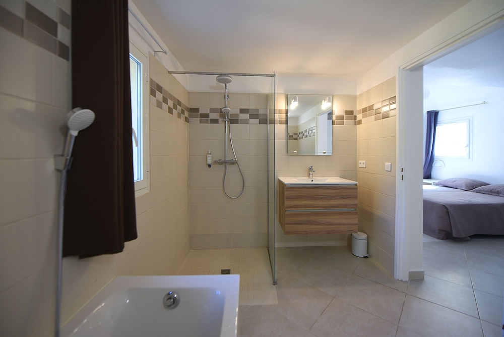 Superior Villa, Accessible, Private Bathroom (2 Chambres (4 Personnes)) photo 3