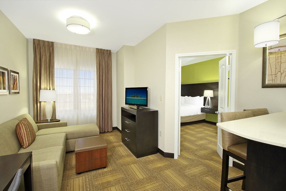 Suite, 1 Bedroom, Accessible, Kitchen (1 King, Comm)