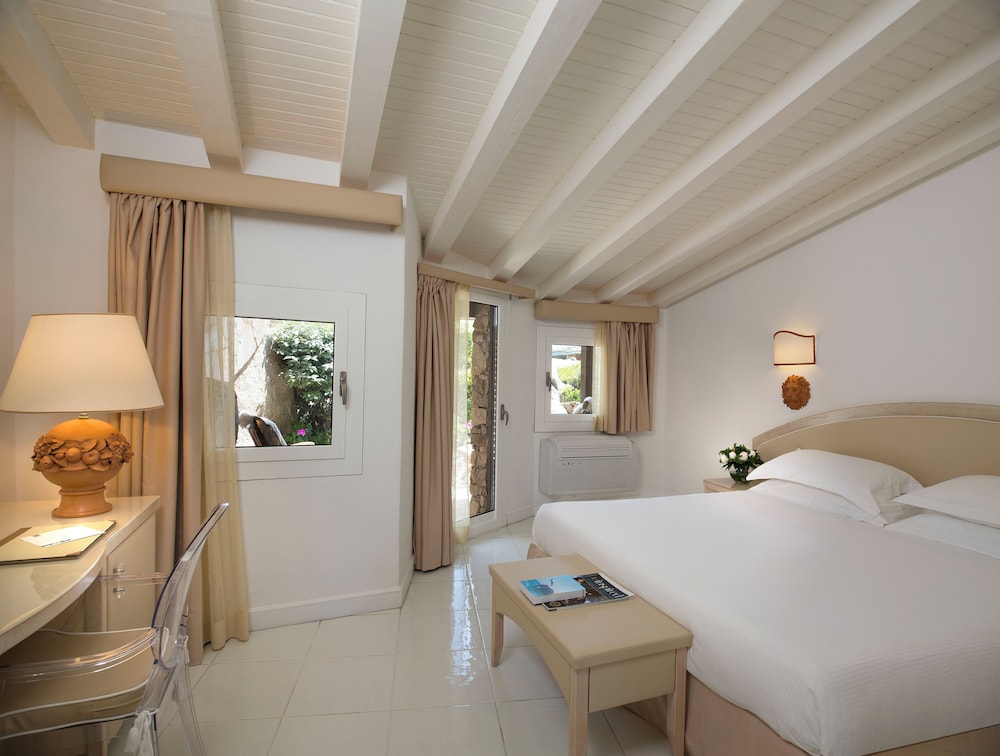 Standard Double Room, Garden View (Without Balcony)