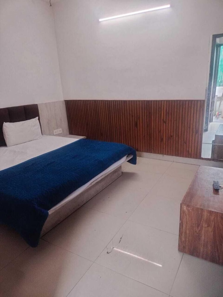 Deluxe Room, City View