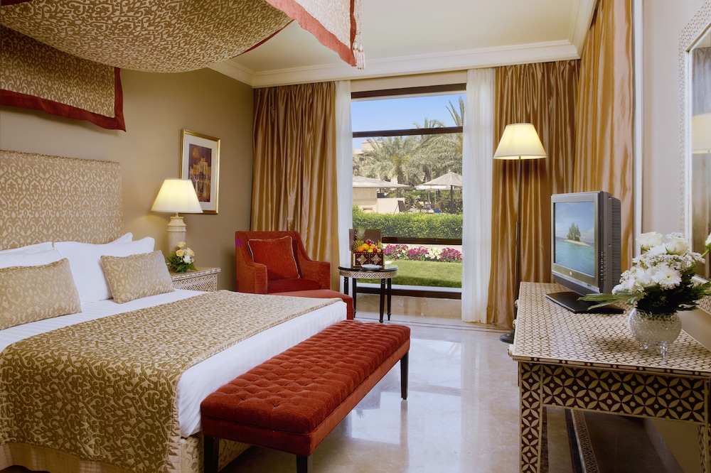 Suite, 1 Queen Bed, Ocean View (Al Bawadi) photo 1
