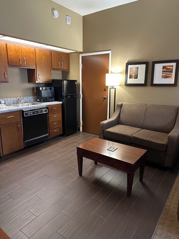 Room, 2 Queen Beds, Non Smoking, Kitchenette photo 2