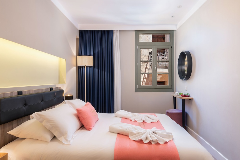 Deluxe Double Room, 1 Queen Bed photo 1