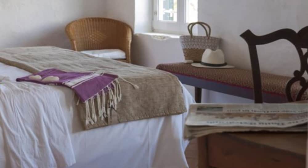 Standard Double Room - Photo 8