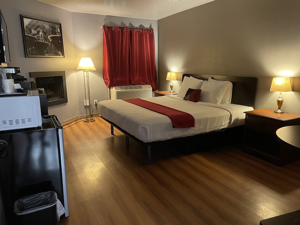 Suite, 1 King Bed (Executive Suite) photo 1