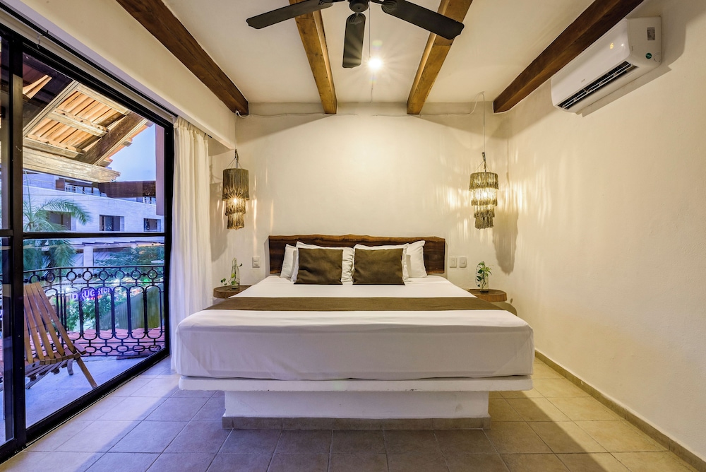 Deluxe King Room with Balcony and City Views - Photo 6
