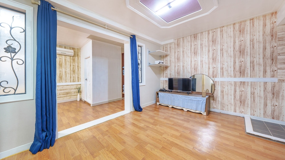 Basic Room, 1 Bedroom (House 11)