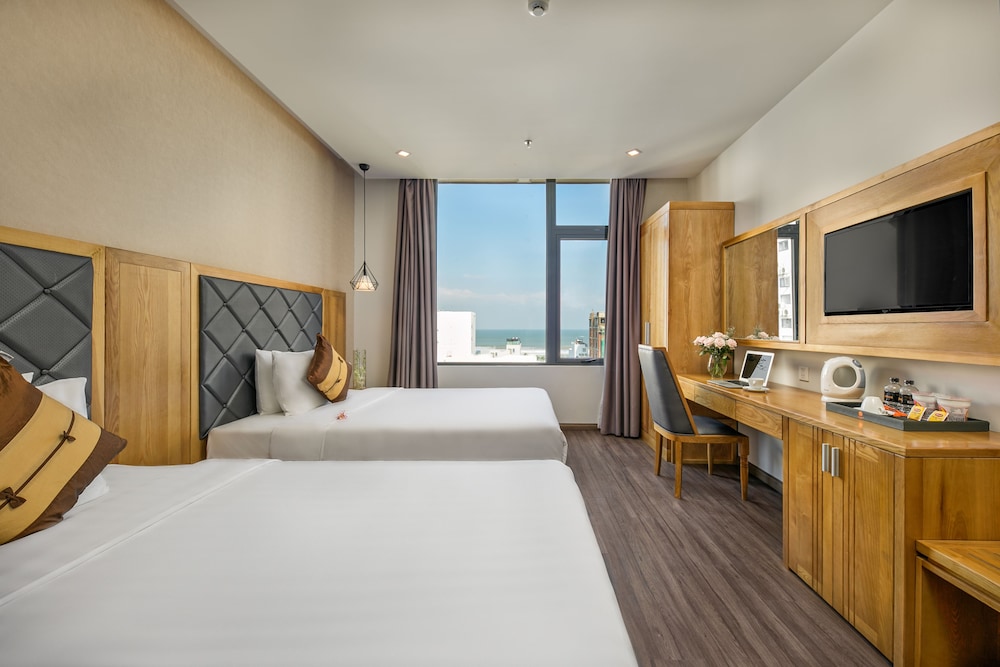 Premier Twin Room, City View photo 2