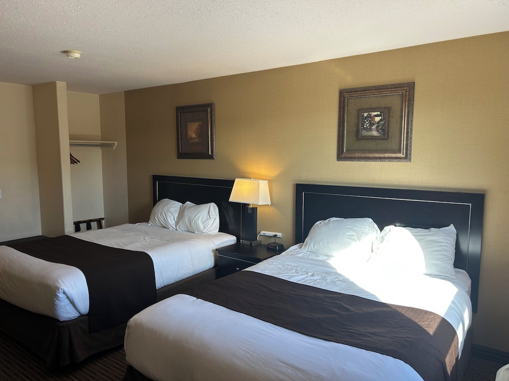 2 Queen Beds, 2-Bedroom, Suite, Non-Smoking photo 2