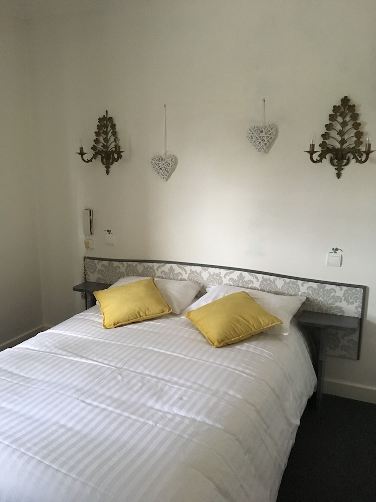 Standard Double Room photo 3