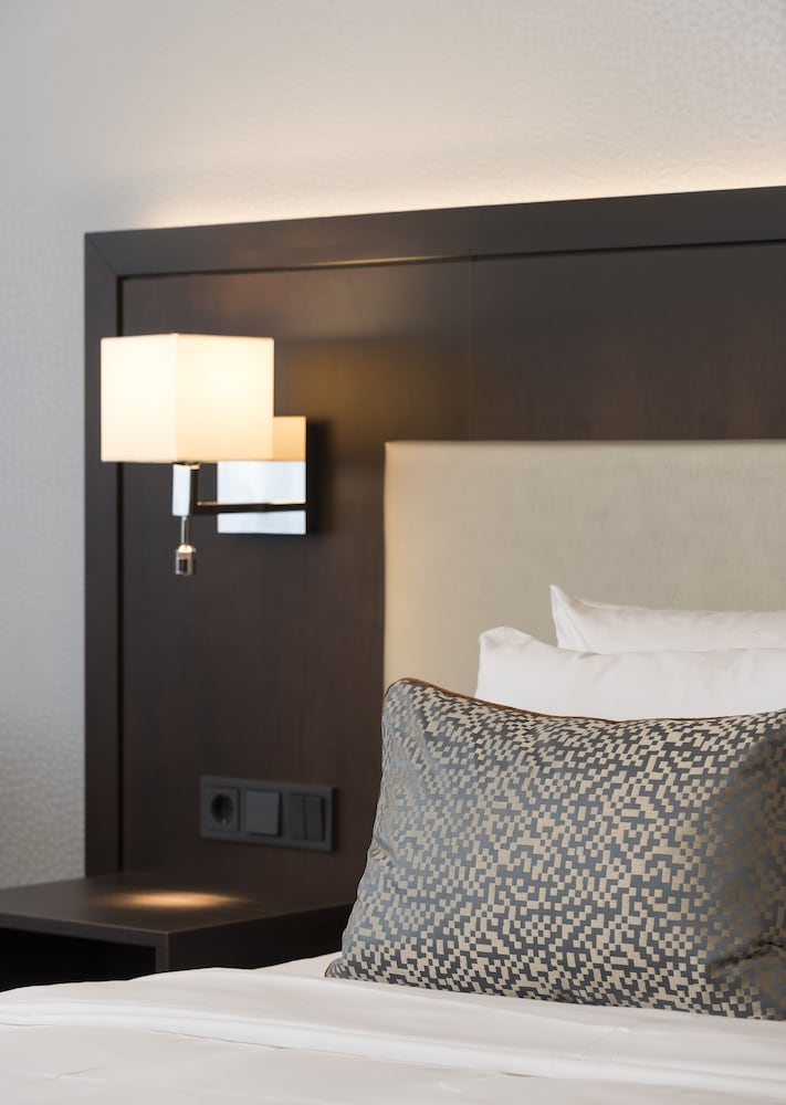 Club Room (Club Lounge Access)
