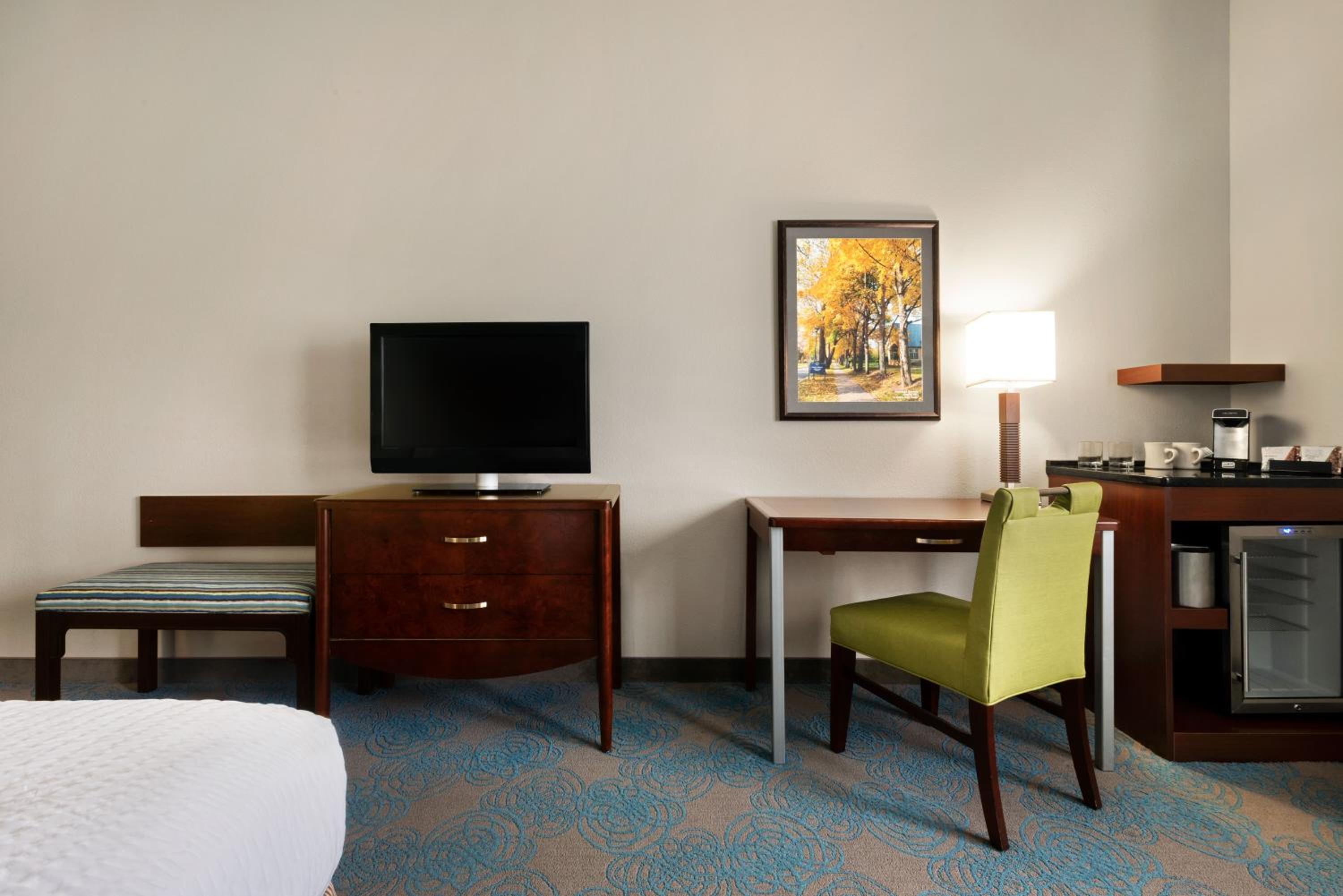 Premier Double Room with Two Double Beds - Photo 2