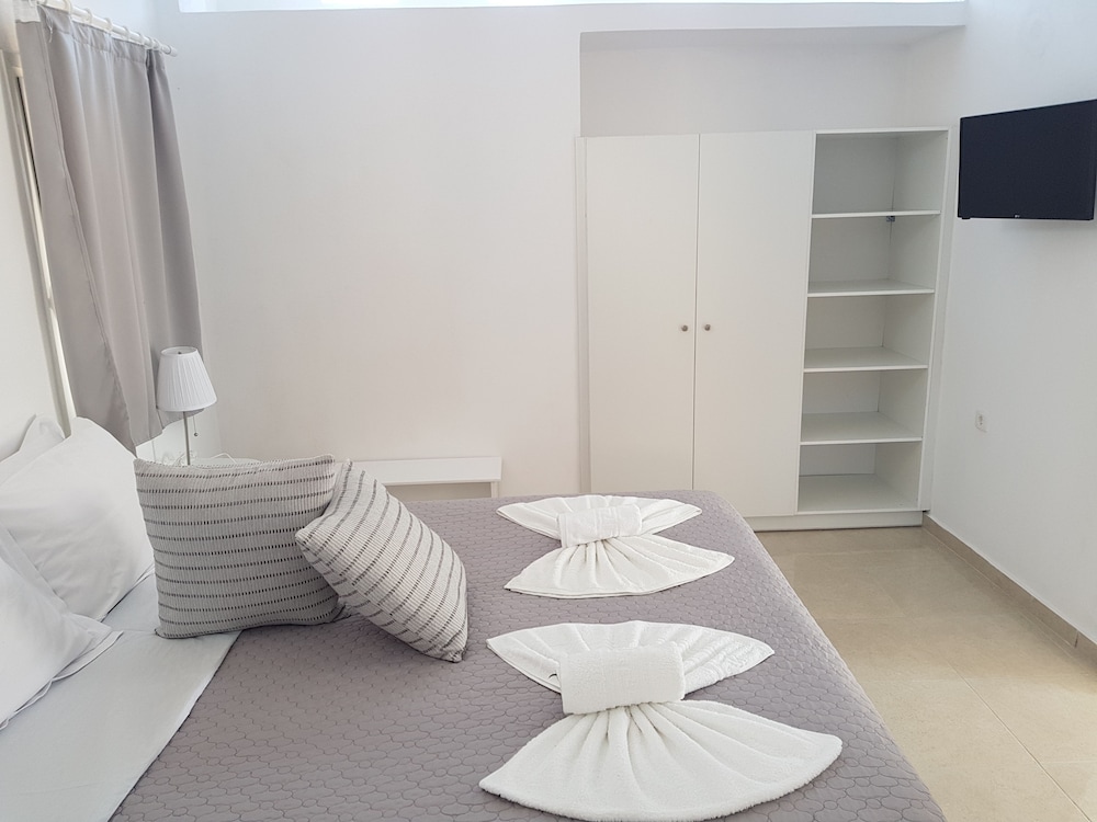 Deluxe Room - Photo 3
