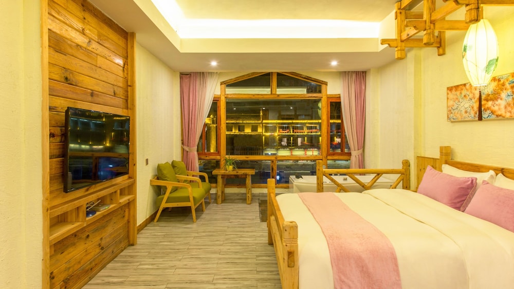 Honeymoon Double Room, River View photo 2