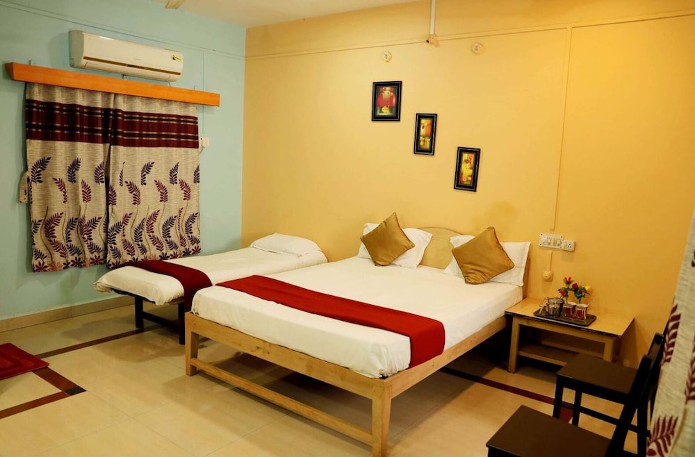 Deluxe Room, 1 Large Twin Bed photo 3