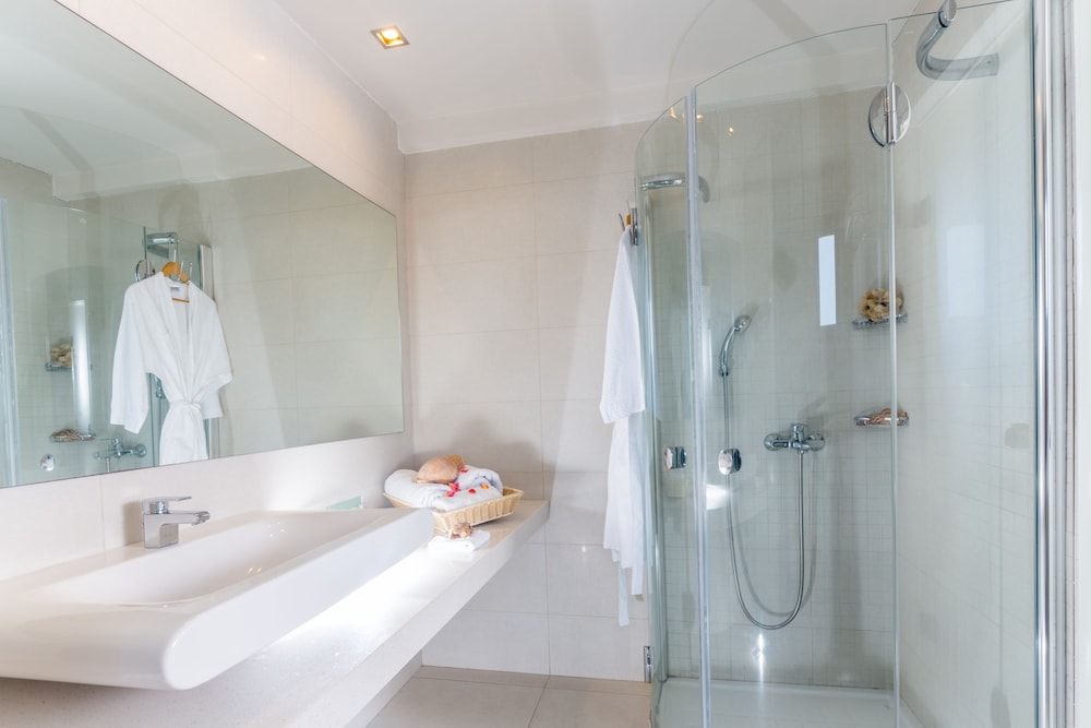 Maisonette Suite Sea Front with Sharing Pool - Photo 17