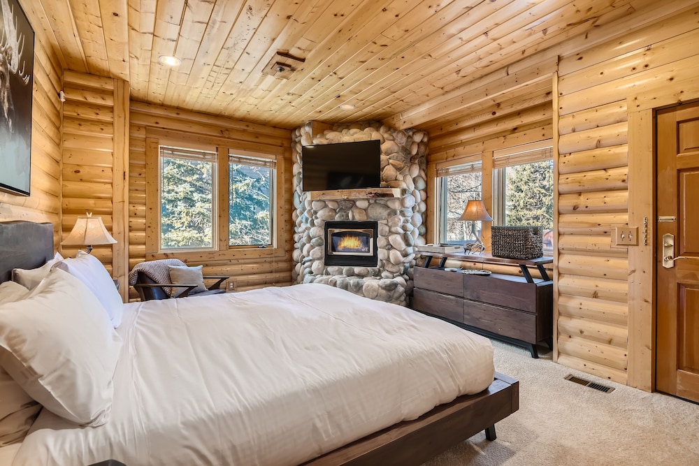 Condo, 3 Bedrooms